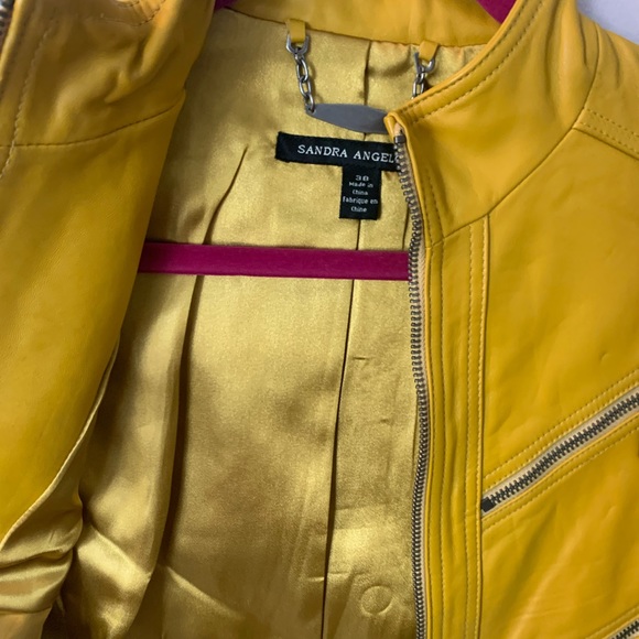 GENUINE LEATHER MUSTARD COLOR ONLY WORN ONCE . NO DEFECTS - Picture 3 of 3